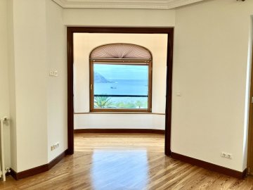 Foto 7 de Buen piso con excelentes vistas en el centro de San Sebastian