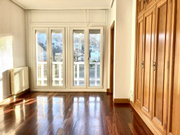 Foto 6 de Estupendo piso junto a Miraconcha Foto 6 de Estupendo piso junto a Miraconcha