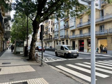 Foto 4 de Inversores. Gran local comercial muy céntrico