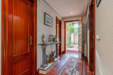 Foto 5 de Villa adosada de esquina con jardín y garaje en Egia