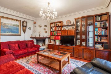 Foto 9 de Villa adosada de esquina con jardín y garaje en Egia