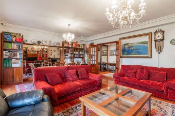 Foto 10 de Villa adosada de esquina con jardín y garaje en Egia