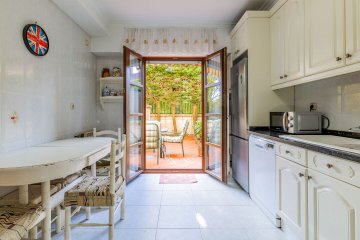 Foto 11 de Villa adosada de esquina con jardín y garaje en Egia