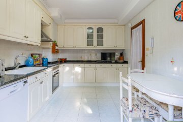 Foto 12 de Villa adosada de esquina con jardín y garaje en Egia