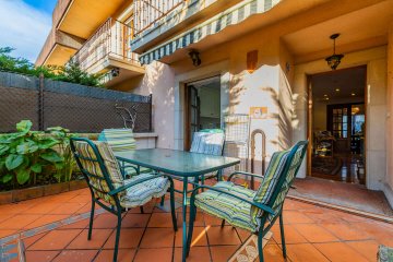 Foto 14 de Villa adosada de esquina con jardín y garaje en Egia