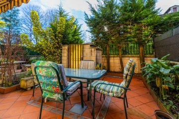 Foto 15 de Villa adosada de esquina con jardín y garaje en Egia