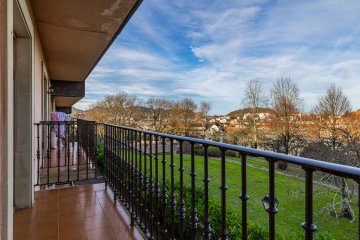 Foto 20 de Villa adosada de esquina con jardín y garaje en Egia