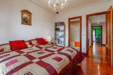 Foto 21 de Villa adosada de esquina con jardín y garaje en Egia