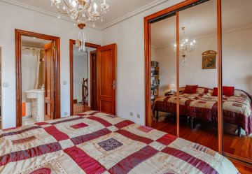 Foto 22 de Villa adosada de esquina con jardín y garaje en Egia