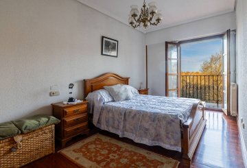 Foto 23 de Villa adosada de esquina con jardín y garaje en Egia