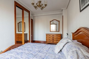 Foto 25 de Villa adosada de esquina con jardín y garaje en Egia