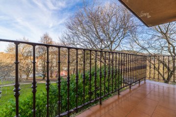 Foto 26 de Villa adosada de esquina con jardín y garaje en Egia