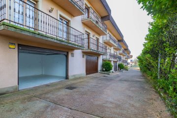 Foto 53 de Villa adosada de esquina con jardín y garaje en Egia