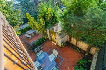 Foto 59 de Villa adosada de esquina con jardín y garaje en Egia