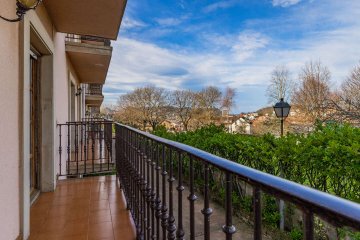 Foto 61 de Villa adosada de esquina con jardín y garaje en Egia