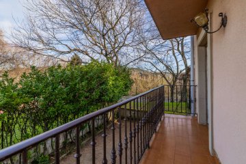 Foto 62 de Villa adosada de esquina con jardín y garaje en Egia