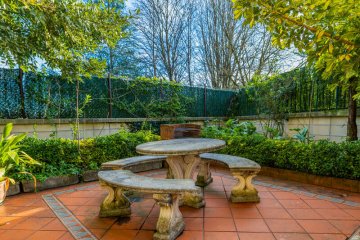 Foto 63 de Villa adosada de esquina con jardín y garaje en Egia