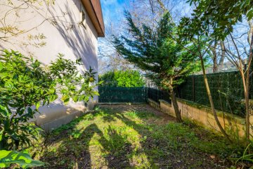 Foto 64 de Villa adosada de esquina con jardín y garaje en Egia