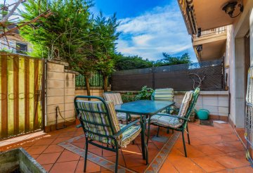 Foto 66 de Villa adosada de esquina con jardín y garaje en Egia