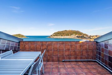 Foto 2 de Maravilloso piso con terraza y vistas al mar Foto 2 de Maravilloso piso con terraza y vistas al mar