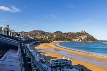 Foto 3 de Maravilloso piso con terraza y vistas al mar Foto 3 de Maravilloso piso con terraza y vistas al mar