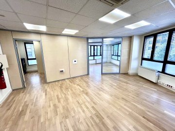 Foto 2 de Muy buena oficina de esquina en Amara Foto 2 de Muy buena oficina de esquina en Amara