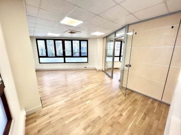 Foto 3 de Muy buena oficina de esquina en Amara Foto 3 de Muy buena oficina de esquina en Amara