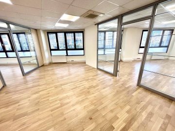 Foto 4 de Muy buena oficina de esquina en Amara Foto 4 de Muy buena oficina de esquina en Amara