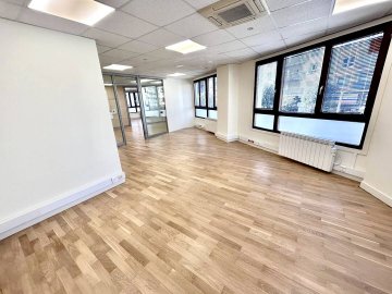 Foto 5 de Muy buena oficina de esquina en Amara Foto 5 de Muy buena oficina de esquina en Amara