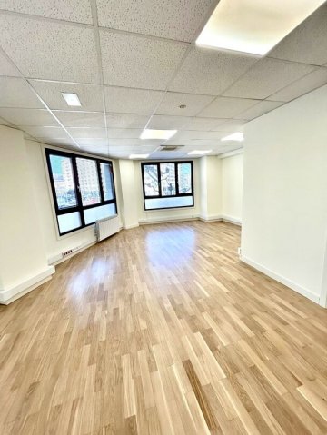 Foto 8 de Muy buena oficina de esquina en Amara Foto 8 de Muy buena oficina de esquina en Amara