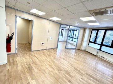 Foto 9 de Muy buena oficina de esquina en Amara Foto 9 de Muy buena oficina de esquina en Amara