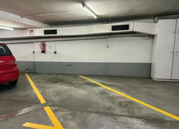 Foto 2 de Plaza de garaje muy céntrica, próxima a la playa.