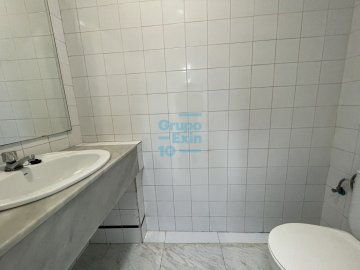 Foto 8 de Antiguo. Al lado de calle Matía. Listo para su uso.