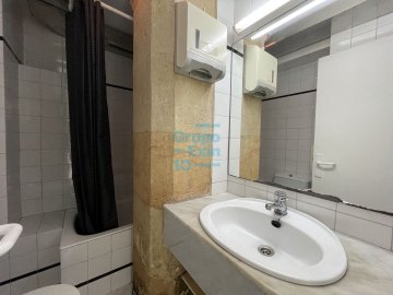 Foto 11 de Antiguo. Al lado de calle Matía. Listo para su uso.