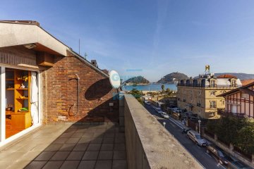 Foto 4 de Ondarreta. Zona villas, junto a la playa.
