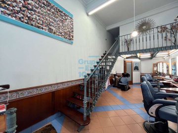 Foto 3 de Gros. Local comercial montado como peluquería con muy buen funcionamiento Foto 3 de Gros. Local comercial montado como peluquería con muy buen funcionamiento