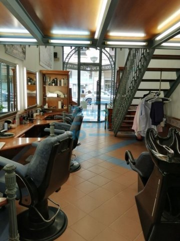 Foto 4 de Gros. Local comercial montado como peluquería con muy buen funcionamiento Foto 4 de Gros. Local comercial montado como peluquería con muy buen funcionamiento