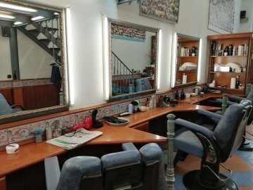 Foto 5 de Gros. Local comercial montado como peluquería con muy buen funcionamiento Foto 5 de Gros. Local comercial montado como peluquería con muy buen funcionamiento