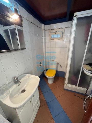 Foto 8 de Gros. Local comercial montado como peluquería con muy buen funcionamiento Foto 8 de Gros. Local comercial montado como peluquería con muy buen funcionamiento