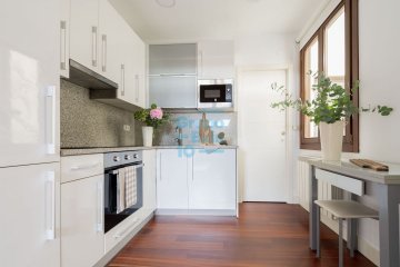 Foto 26 de Gros. Primera zona. Foto 26 de Gros. Primera zona.