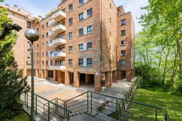 Foto 24 de AMARA. Mendigain. Precioso piso en edificio reciente, totalmente exterior y con bonitas vistas despejadas.