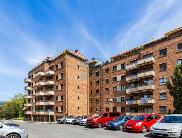 Foto 25 de AMARA. Mendigain. Precioso piso en edificio reciente, totalmente exterior y con bonitas vistas despejadas.