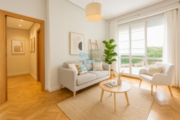 Foto 3 de Vivienda de construcción moderna con terraza junto a la Avenida de la Libertad Foto 3 de Vivienda de construcción moderna con terraza junto a la Avenida de la Libertad