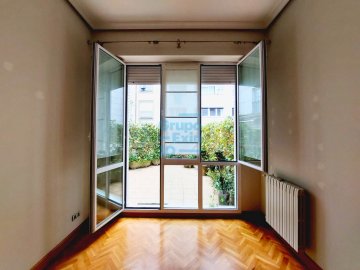 Foto 8 de Vivienda de construcción moderna con terraza junto a la Avenida de la Libertad Foto 8 de Vivienda de construcción moderna con terraza junto a la Avenida de la Libertad