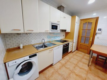 Foto 10 de Vivienda de construcción moderna con terraza junto a la Avenida de la Libertad Foto 10 de Vivienda de construcción moderna con terraza junto a la Avenida de la Libertad