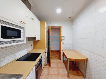 Foto 11 de Vivienda de construcción moderna con terraza junto a la Avenida de la Libertad Foto 11 de Vivienda de construcción moderna con terraza junto a la Avenida de la Libertad