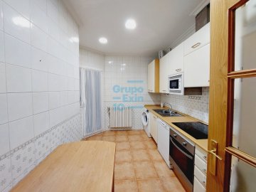 Foto 12 de Vivienda de construcción moderna con terraza junto a la Avenida de la Libertad Foto 12 de Vivienda de construcción moderna con terraza junto a la Avenida de la Libertad