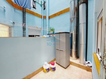 Foto 14 de Vivienda de construcción moderna con terraza junto a la Avenida de la Libertad Foto 14 de Vivienda de construcción moderna con terraza junto a la Avenida de la Libertad