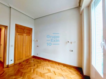 Foto 19 de Vivienda de construcción moderna con terraza junto a la Avenida de la Libertad Foto 19 de Vivienda de construcción moderna con terraza junto a la Avenida de la Libertad