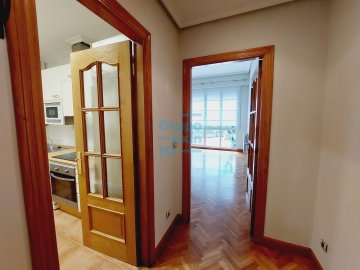 Foto 21 de Vivienda de construcción moderna con terraza junto a la Avenida de la Libertad Foto 21 de Vivienda de construcción moderna con terraza junto a la Avenida de la Libertad